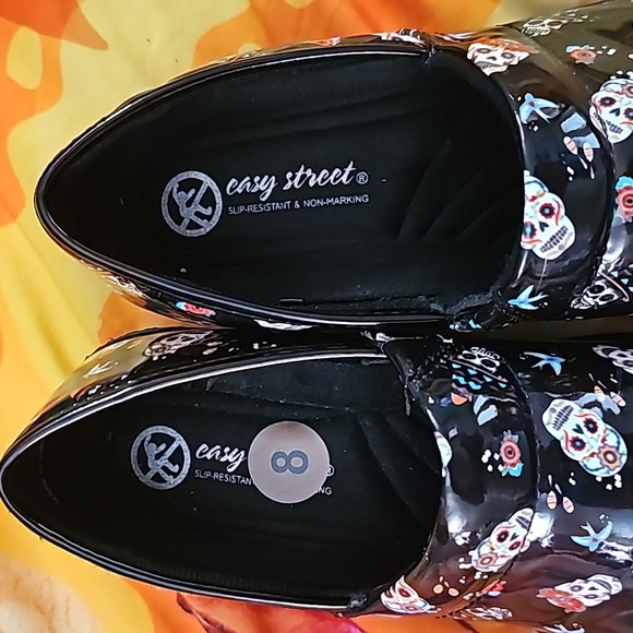 Like New Skeleton Clogs Sz. 8 - Picture 3 of 6